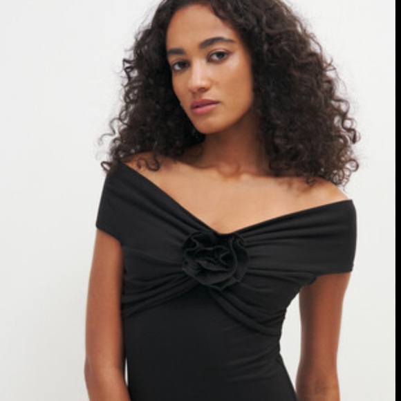 Reformation Fiorelle Off-The-Shoulder Midi-Dress - Picture 3 of 6
